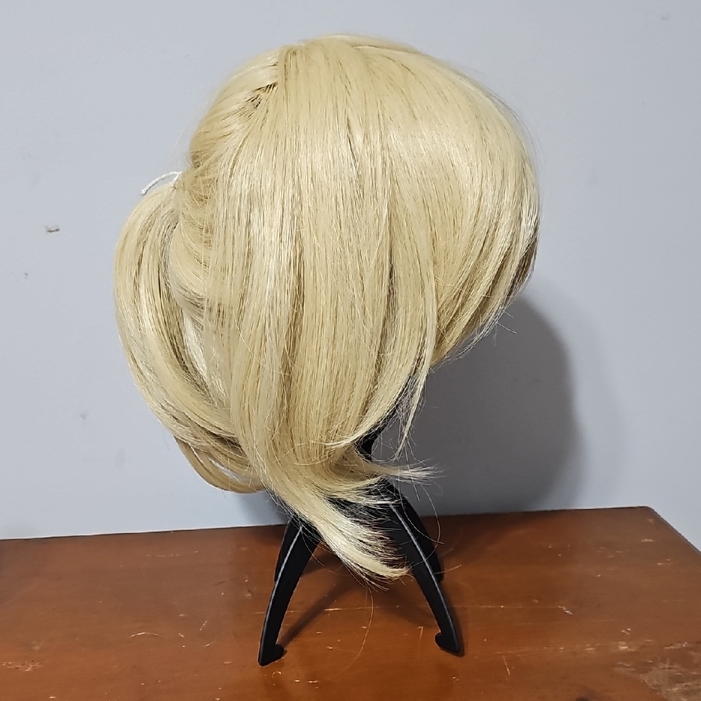 Blonde Short Layered Women's Wig - Natural Blonde